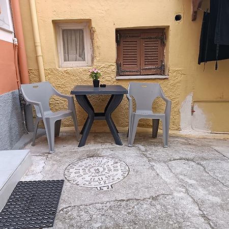 Newly Renovated Apartment Next To The Port Mantouki 外观 照片
