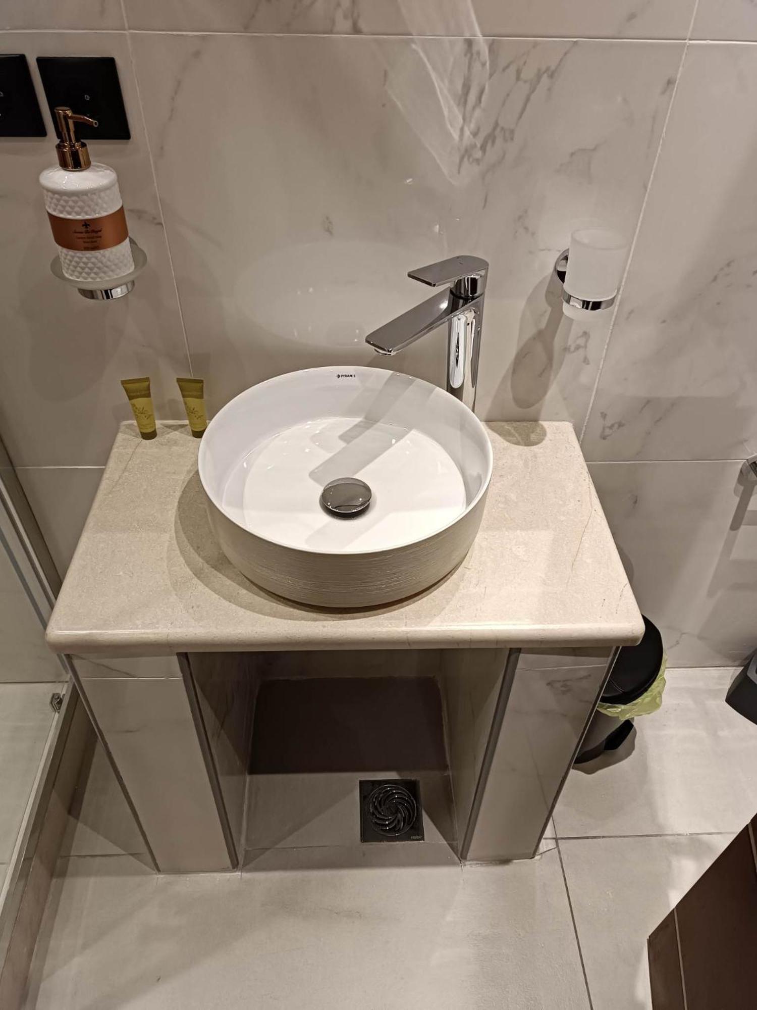 Newly Renovated Apartment Next To The Port Mantouki 外观 照片