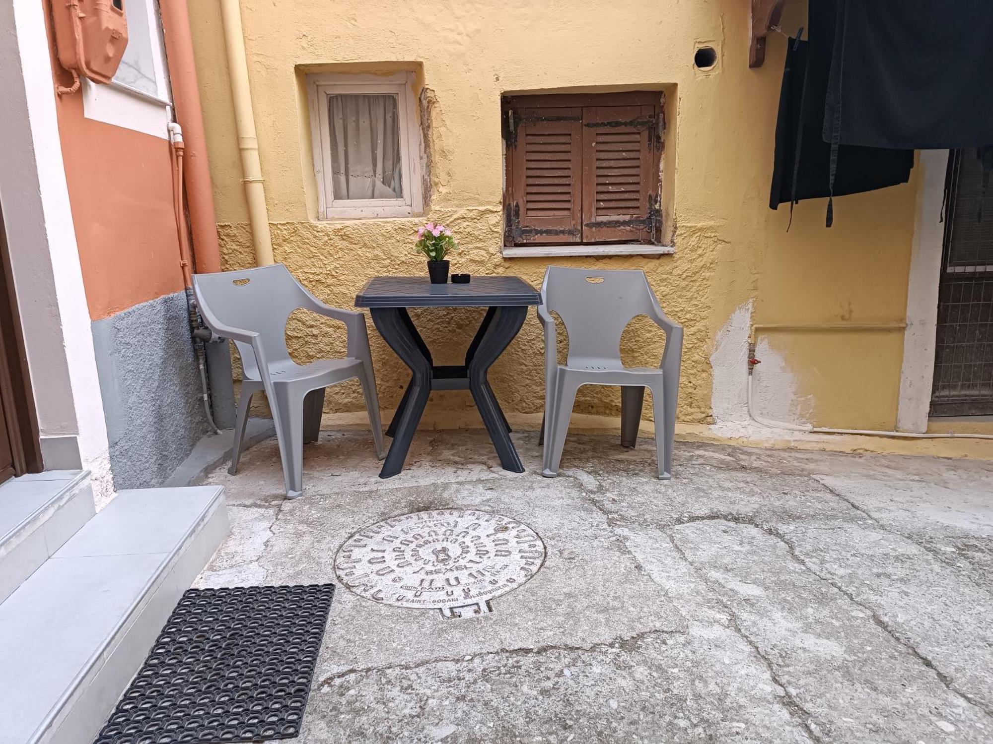 Newly Renovated Apartment Next To The Port Mantouki 外观 照片